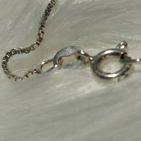 Elegant Silver and Purple Pendant Necklace - Picture 6 of 9
